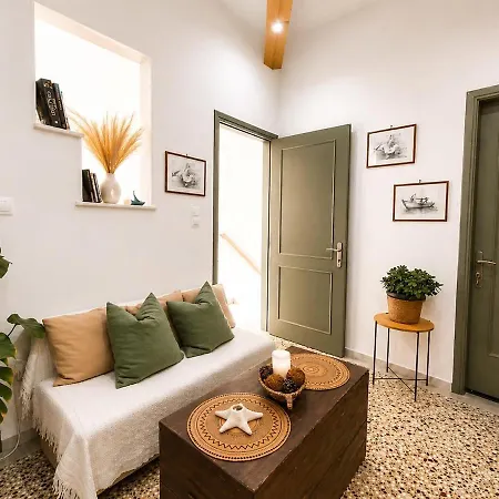 公寓 Folia Naxos 6 *
